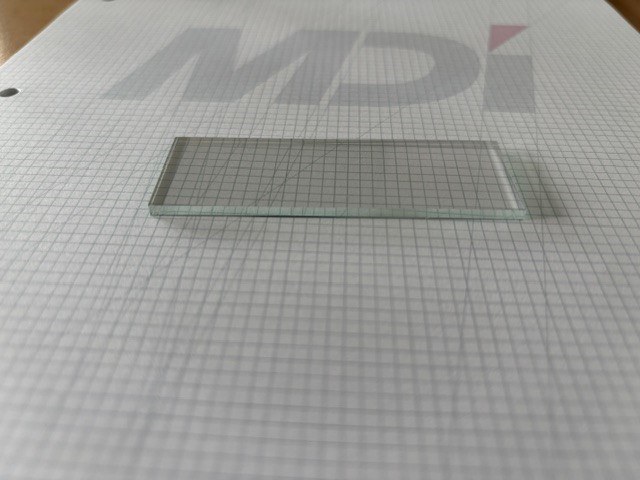 Glass substrate with CO2-laser-cut edges in optical quality